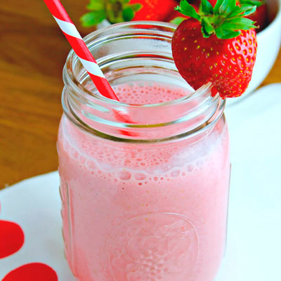 Batido de fresas y leche de almendra